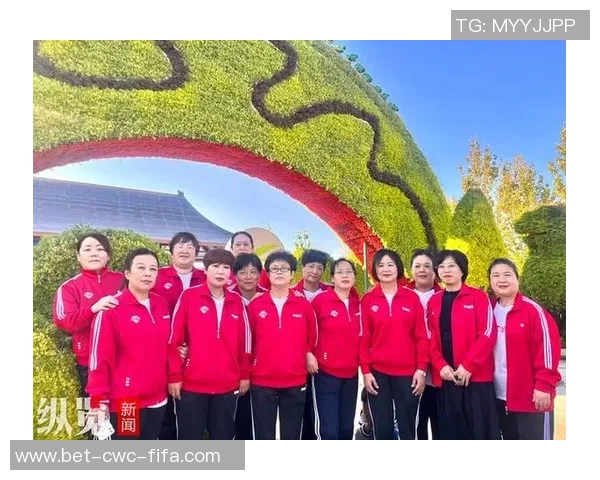 足球女粉丝的热情与坚持展现女性力量在绿茵场上的独特魅力